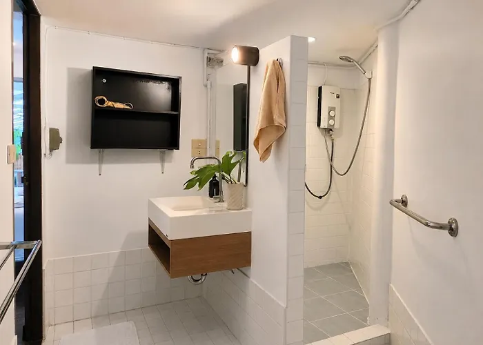 Home16 Sukhumvit16 אכסניה