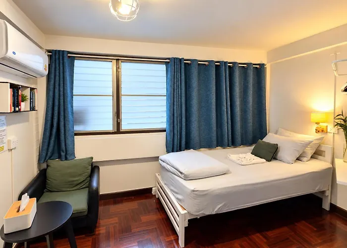 Home16 Sukhumvit16 Hostel