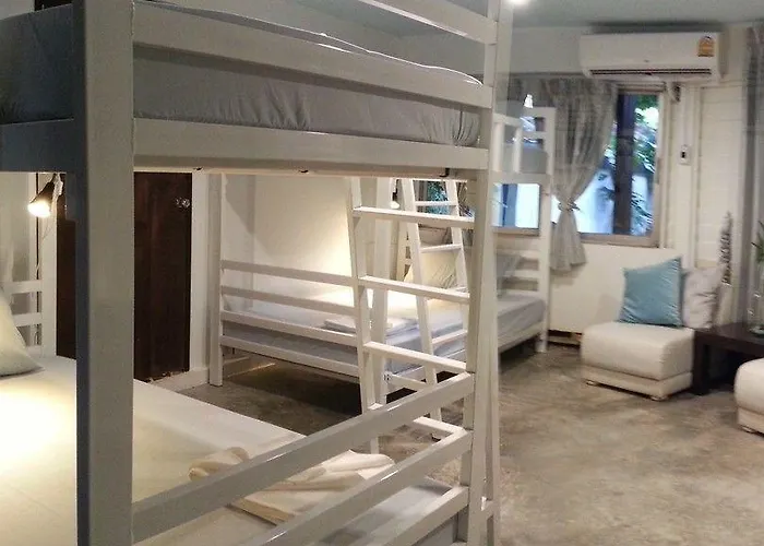 Hostal Home16 Sukhumvit16 Bangkok