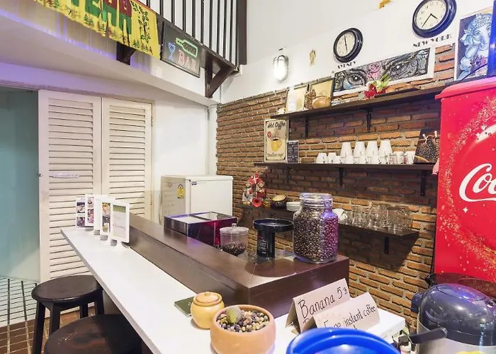 Hostal Home16 Sukhumvit16 Bangkok